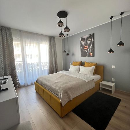 Qualis Apartament Braşov Exteriör bild