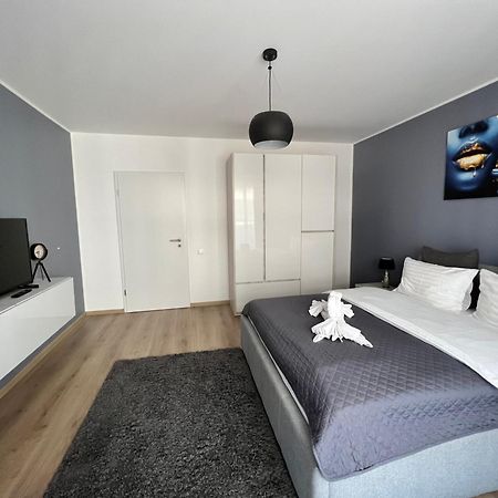 Qualis Apartament Braşov Exteriör bild