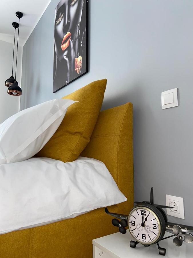 Qualis Apartament Braşov Exteriör bild