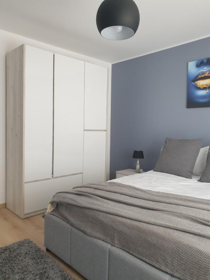 Qualis Apartament Braşov Exteriör bild